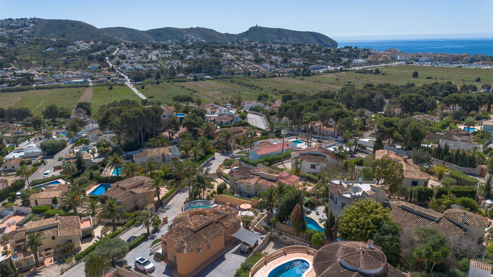 Luftbild Moraira mit Blick aufs Meer